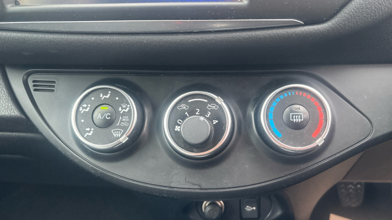 Toyota Yaris 1.5 VVT-i Design 5dr Petrol Hatchback